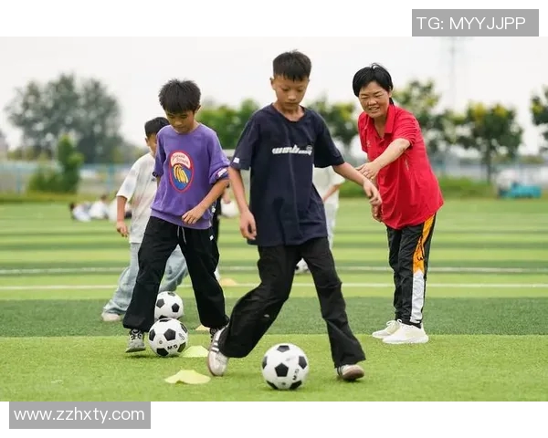 足球明星刻苦训练日常展现拼搏精神点燃绿茵梦想